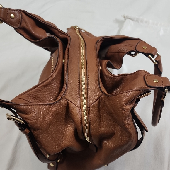 Michael Kors Bedford Tan Leather Hobo Bag With Gold Accents - Picture 2 of 10